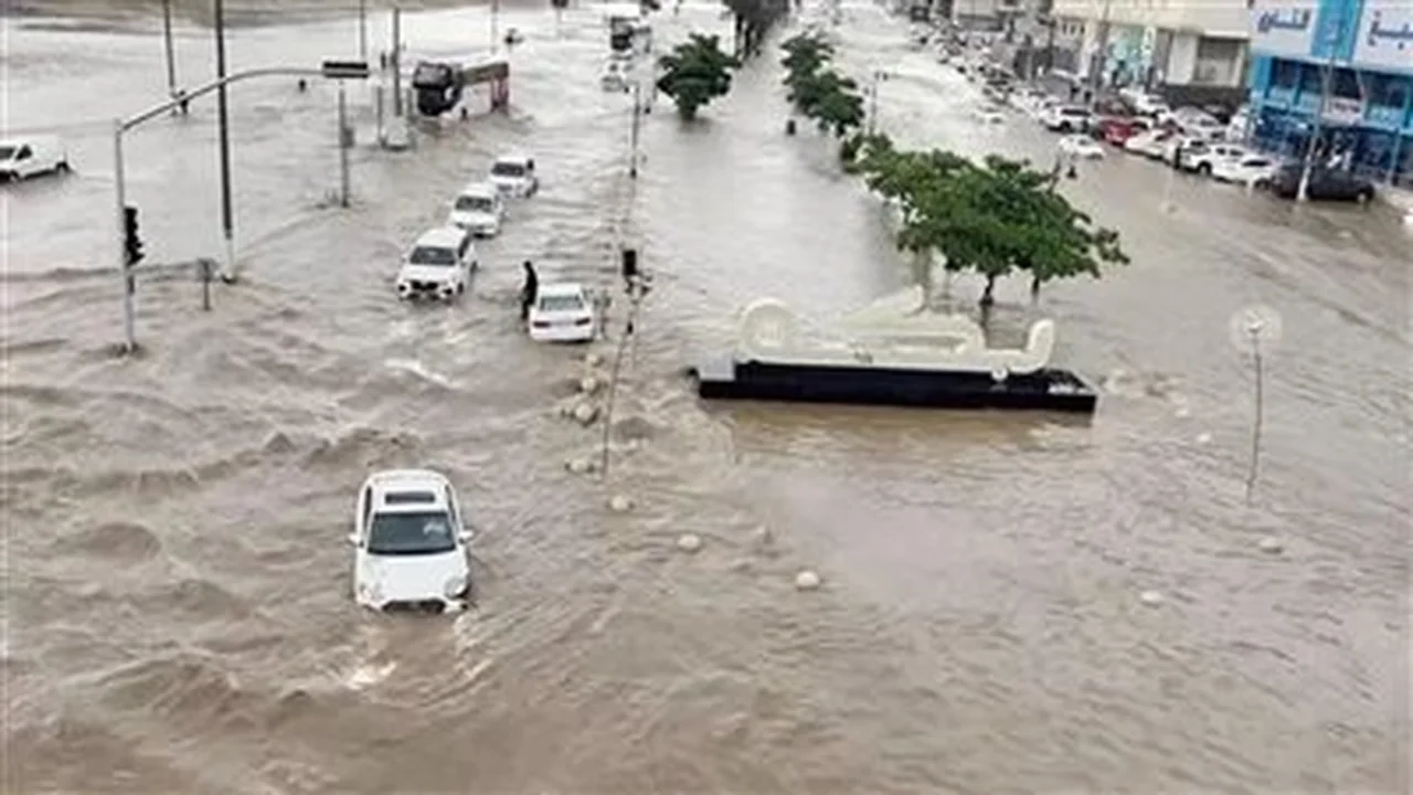 الأرصاد الجوية تحذر من تقلبات جوية وسيول محتملة في بعض المناطق